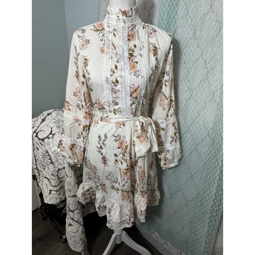 NWOT Eilly Bazar White Floral Lace Long Sleeve Mock Turtleneck Tie Waist Medium